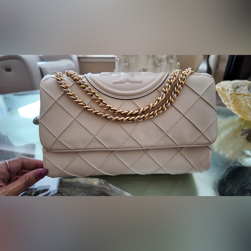 Tory Burch Quilted Shoulder Bag in Cream with Gold Chain